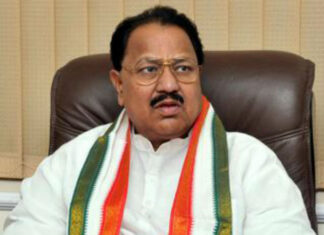 d srinivas meets sonia gandhi to chalk out strategy