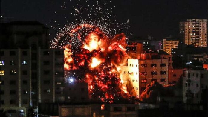 As Gaza Fighting Intensifies, Israelis and Palestinians Bury Their Dead As Gaza Fighting Intensifies, Israelis and Palestinians Bury Their Dead Video