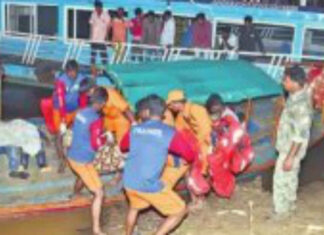 boat-accident-in-devipatnam-of-godavari